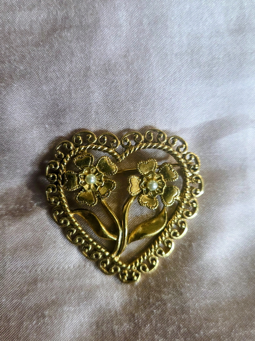 Vintage 90s Avon Gold Tone Brooch Filigree Floral Heart With Faux Pearls